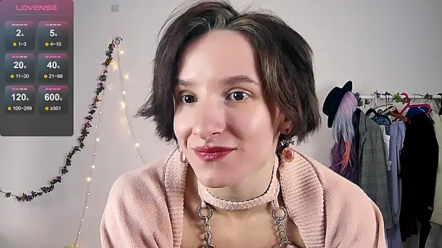 Snapshot of Violet_Veliya chatting on 09/19/25, 03:24 Violet Veliya online show from 09/19/25, 03:24