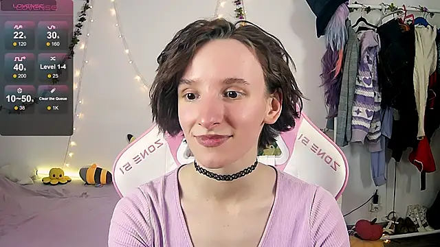 Snapshot of Violet_Veliya chatting on 10/14/25, 03:57 Violet Veliya online show from 10/14/25, 03:57