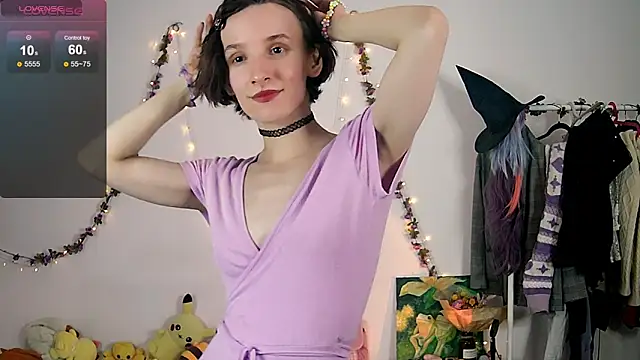 Snapshot of Violet_Veliya chatting on 10/25/25, 03:29 Violet Veliya online show from 10/25/25, 03:29