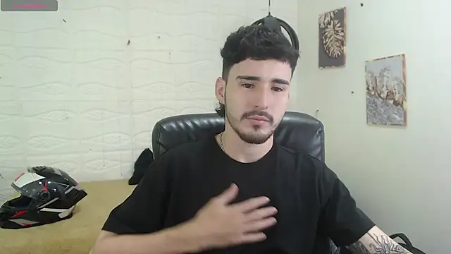 Snapshot of DmitriSanders chatting on 12/12/24, 08:53 DmitriSanders online show from 12/12/24, 08:53