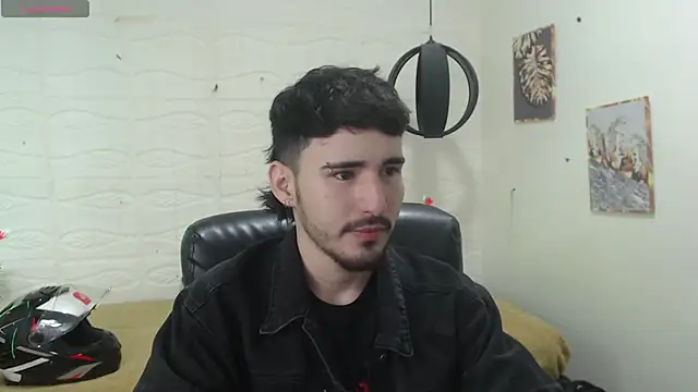 Snapshot of DmitriSanders chatting on 12/15/24, 12:28 DmitriSanders online show from 12/15/24, 12:28