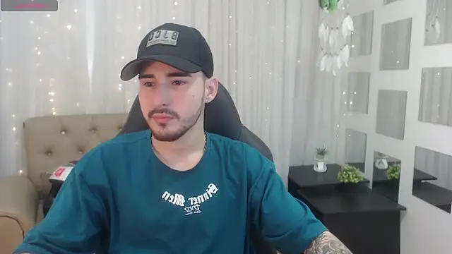 Snapshot of DmitriSanders chatting on 12/24/24, 12:55 DmitriSanders online show from 12/24/24, 12:55