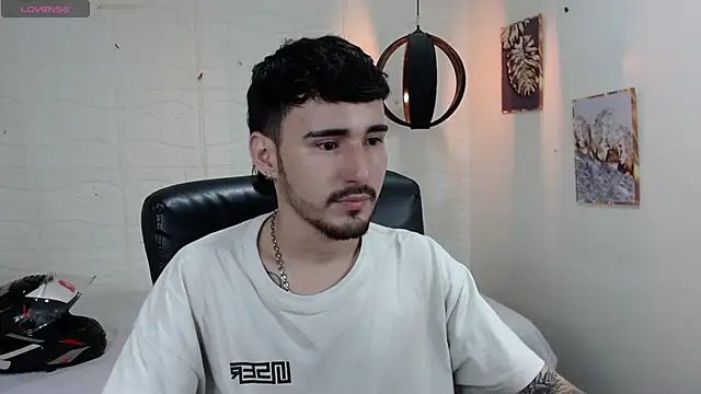 Snapshot of DmitriSanders chatting on 12/28/24, 09:51 DmitriSanders online show from 12/28/24, 09:51