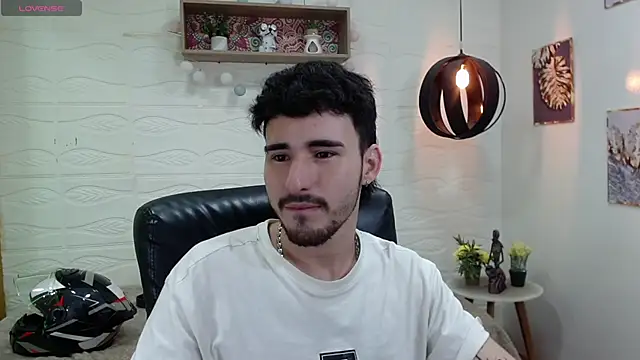 Snapshot of DmitriSanders chatting on 01/09/25, 02:33 DmitriSanders online show from 01/09/25, 02:33