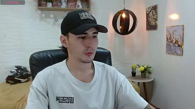 Snapshot of DmitriSanders chatting on 03/12/25, 09:24 DmitriSanders online show from 03/12/25, 09:24