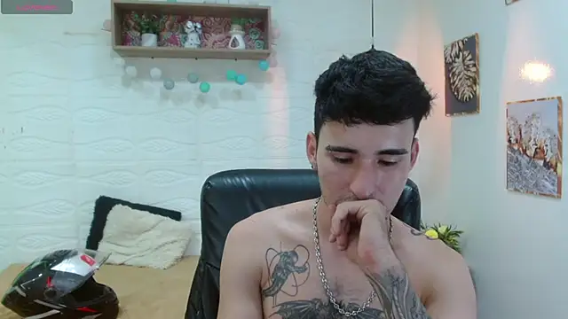 Snapshot of DmitriSanders chatting on 03/16/25, 06:20 DmitriSanders online show from 03/16/25, 06:20