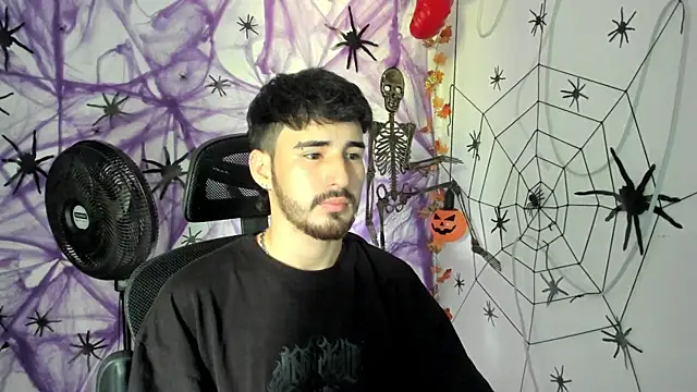 Snapshot of DmitriSanders chatting on 11/05/25, 03:45 DmitriSanders online show from 11/05/25, 03:45