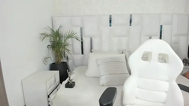 imkrystall online show from 11/08/25, 09:02