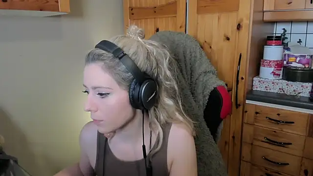 Lisaonthemoon online show from 12/12/24, 11:03