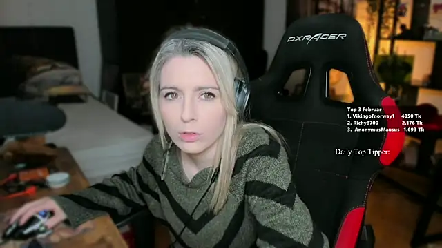 Lisaonthemoon online show from 02/13/25, 07:21