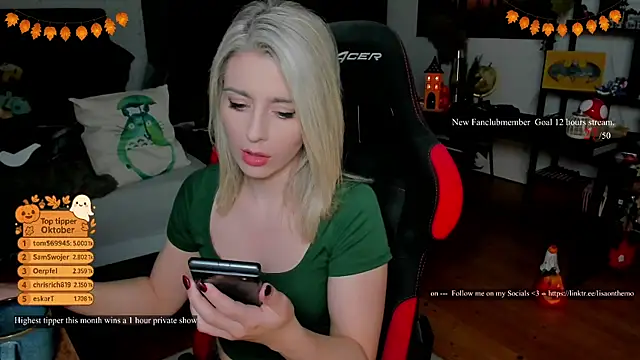 Lisaonthemoon online show from 10/23/25, 06:50