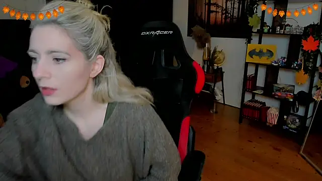 Lisaonthemoon online show from 10/29/25, 08:43