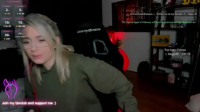 Snapshot of Lisaonthemoon chatting on 02/04/26, 05:30 Lisaonthemoon online show from 02/04/26, 05:30