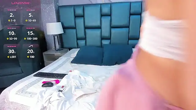 Snapshot of Nahomi_Wild chatting on 12/06/24, 08:29 Nahomi Wild online show from 12/06/24, 08:29