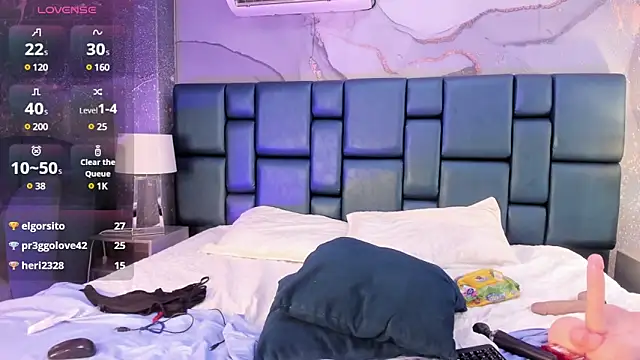 Snapshot of Nahomi_Wild chatting on 01/15/25, 12:41 Nahomi Wild online show from 01/15/25, 12:41