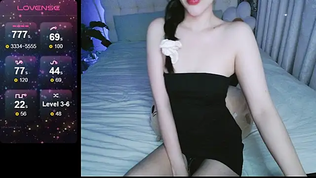 Snapshot of _Viviann_ chatting on 12/10/24, 04:06  Viviann  online show from 12/10/24, 04:06