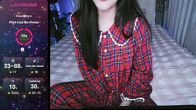 Snapshot of _Viviann_ chatting on 12/23/24, 07:52  Viviann  online show from 12/23/24, 07:52