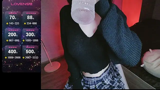 Snapshot of _Viviann_ chatting on 03/10/25, 04:25  Viviann  online show from 03/10/25, 04:25