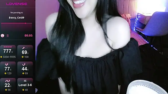 Snapshot of _Viviann_ chatting on 10/19/25, 03:34  Viviann  online show from 10/19/25, 03:34