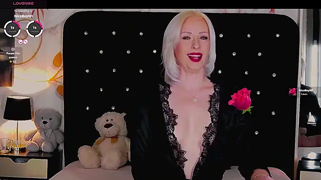 OliviaShaw23 online show from 11/14/25, 09:02