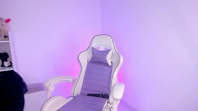 lili turner online show from 04/15/26, 06:37