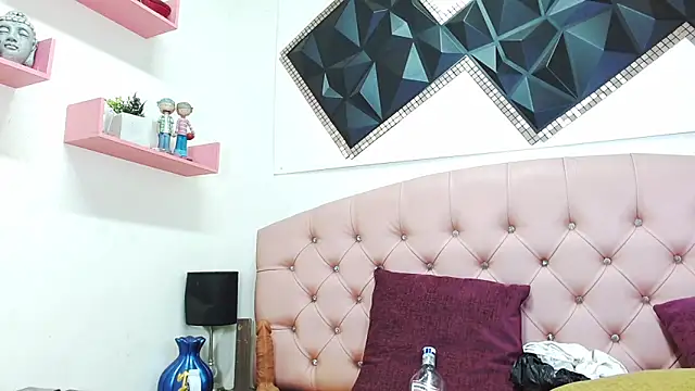 andrea safeira doll online show from 04/08/26, 10:10