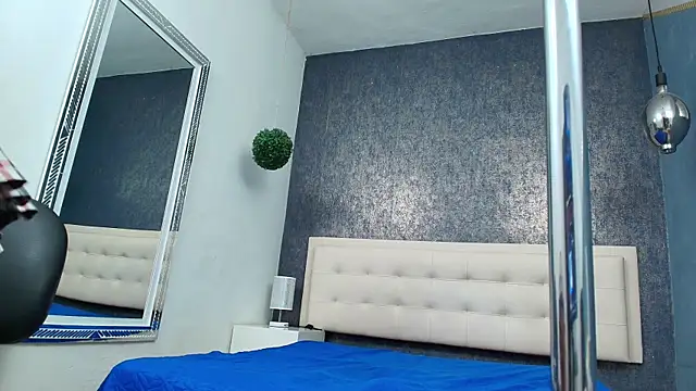 Cloeandtyfanny online show from 12/22/25, 07:44