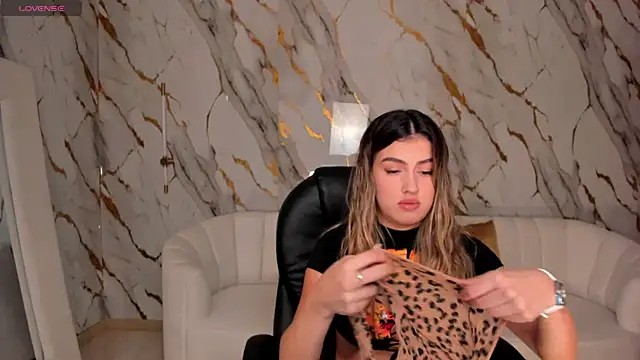 Snapshot of PaulinaSantos_ chatting on 03/03/25, 07:17 PaulinaSantos online show from 03/03/25, 07:17