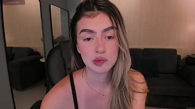 Snapshot of PaulinaSantos_ chatting on 03/09/25, 05:17 PaulinaSantos online show from 03/09/25, 05:17