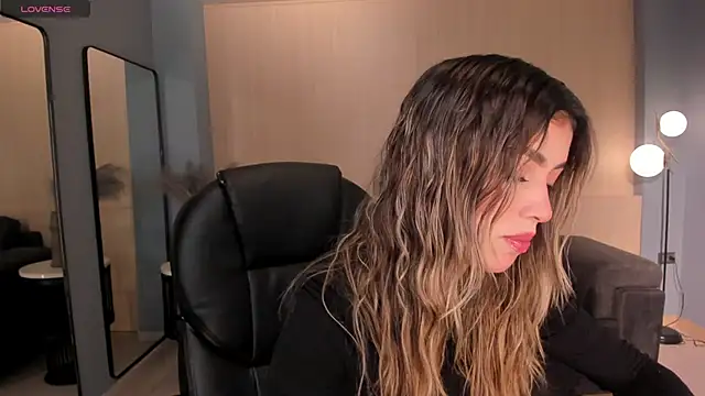 Snapshot of PaulinaSantos_ chatting on 03/13/25, 07:17 PaulinaSantos online show from 03/13/25, 07:17