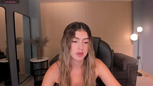 Snapshot of PaulinaSantos_ chatting on 03/14/25, 07:44 PaulinaSantos online show from 03/14/25, 07:44