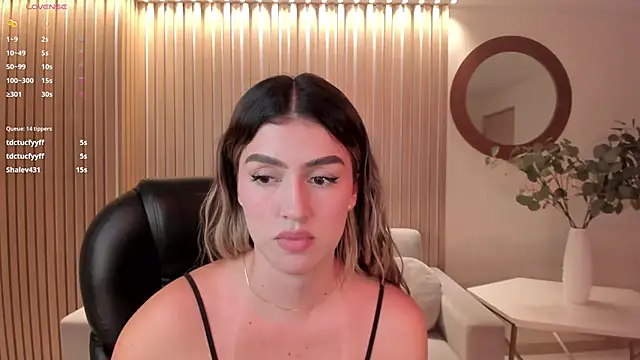 Snapshot of PaulinaSantos_ chatting on 03/21/25, 01:34 PaulinaSantos online show from 03/21/25, 01:34