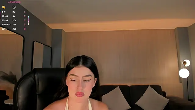 Snapshot of PaulinaSantos_ chatting on 10/13/25, 07:36 PaulinaSantos online show from 10/13/25, 07:36