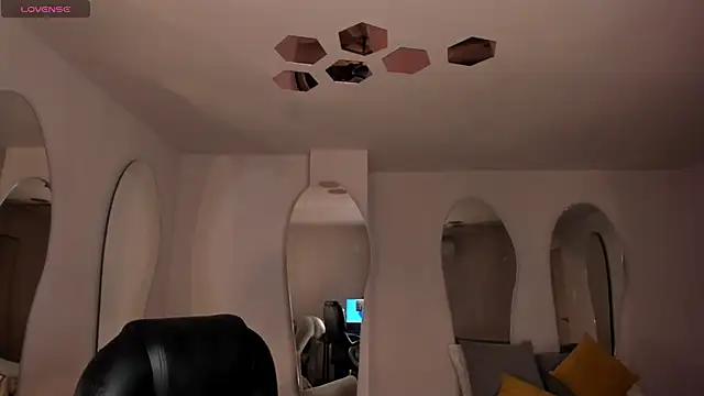 PaulinaSantos  online show from 11/02/25, 05:15