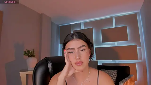 Snapshot of PaulinaSantos_ chatting on 05/13/26, 06:49 PaulinaSantos online show from 05/13/26, 06:49