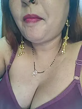 Snapshot of Dianaa9 chatting on 04/19/26, 06:10 Dianaa9 online show from 04/19/26, 06:10