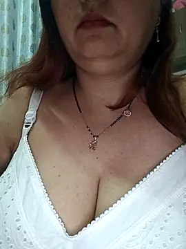 Snapshot of Dianaa9 chatting on 04/21/26, 03:02 Dianaa9 online show from 04/21/26, 03:02
