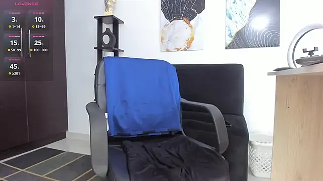 Snapshot of Alex_sc_ chatting on 03/21/25, 03:22 Alex sc online show from 03/21/25, 03:22