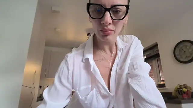 SweetMonicaUK online show from 10/15/25, 08:58