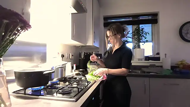 SweetMonicaUK online show from 12/01/25, 12:43