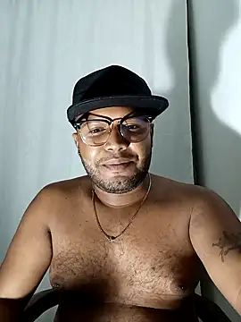 Snapshot of dave_banks chatting on 01/06/25, 06:25 dave banks online show from 01/06/25, 06:25
