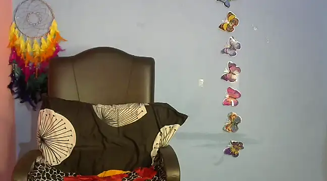 Snapshot of Black_cat_cutie chatting on 12/20/24, 03:03 Black cat cutie online show from 12/20/24, 03:03