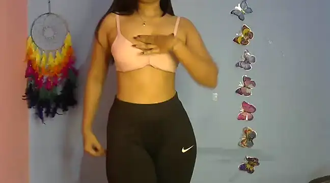 Snapshot of Black_cat_cutie chatting on 12/26/24, 04:43 Black cat cutie online show from 12/26/24, 04:43