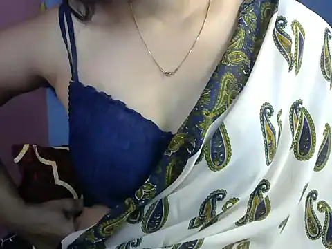 Snapshot of Black_cat_cutie chatting on 02/05/25, 04:37 Black cat cutie online show from 02/05/25, 04:37