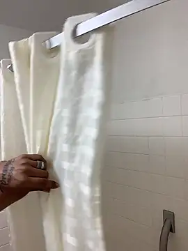 Snapshot of curvedicbandit6_2 chatting on 12/13/24, 11:45 curvedicbandit6 2 online show from 12/13/24, 11:45