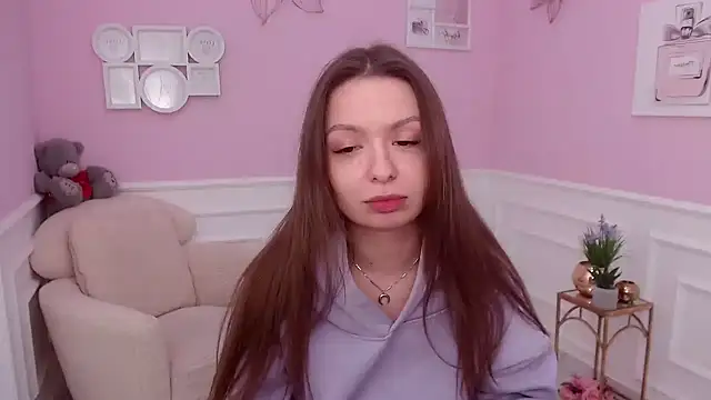 LucySkilar online show from 12/02/24, 09:45