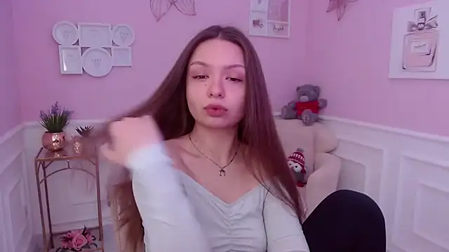 LucySkilar online show from 02/04/25, 05:53