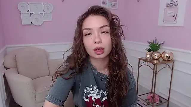 LucySkilar online show from 10/02/25, 04:30