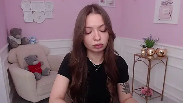 LucySkilar online show from 10/21/25, 04:35