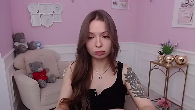 LucySkilar online show from 10/26/25, 05:35